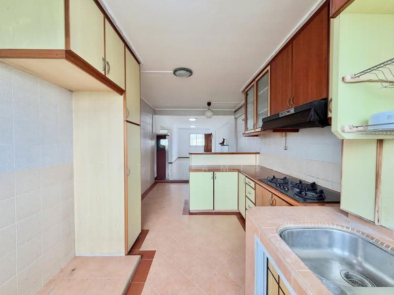 528 Bedok North Street 3, 528 Bedok North Street 3, Bedok / Upper East Coast, 2 Bedrooms, 883 sqft, HDB Flat For Sale, by Fatin Amira, 500307588 - Kitchen - PropertyGuru.com.sg