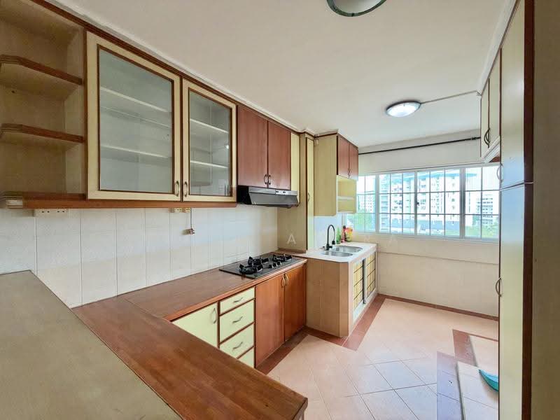 528 Bedok North Street 3, 528 Bedok North Street 3, Bedok / Upper East Coast, 2 Bedrooms, 883 sqft, HDB Flat For Sale, by Fatin Amira, 500307588 - Kitchen - PropertyGuru.com.sg
