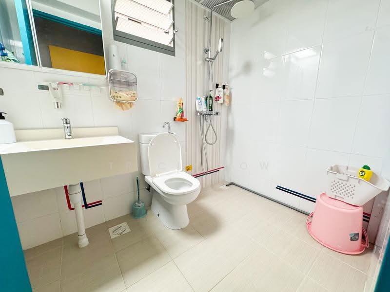 34 Margaret Drive, 34 Margaret Drive, Alexandra / Commonwealth, 4 Bedrooms, 1,162 sqft, HDB Flat For Sale, by Tricia Low, 500308740 - Master Bathroom - PropertyGuru.com.sg