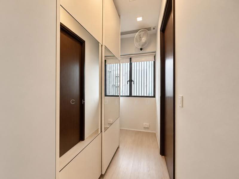 Walk-in Closet