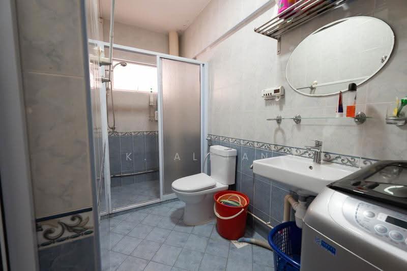 Common Bathroom 2