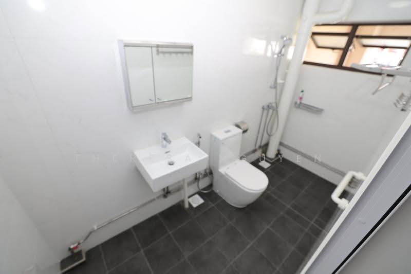 261 Bishan Street 22, 261 Bishan Street 22, Ang Mo Kio / Bishan / Thomson, Room Rental, 128 sqft, HDB Flat For Rent, by Theresa Nguyen, 500309475 - Common Bathroom - PropertyGuru.com.sg