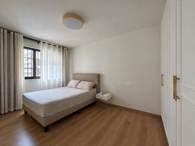 Master Bedroom w Ensuite Bathroom