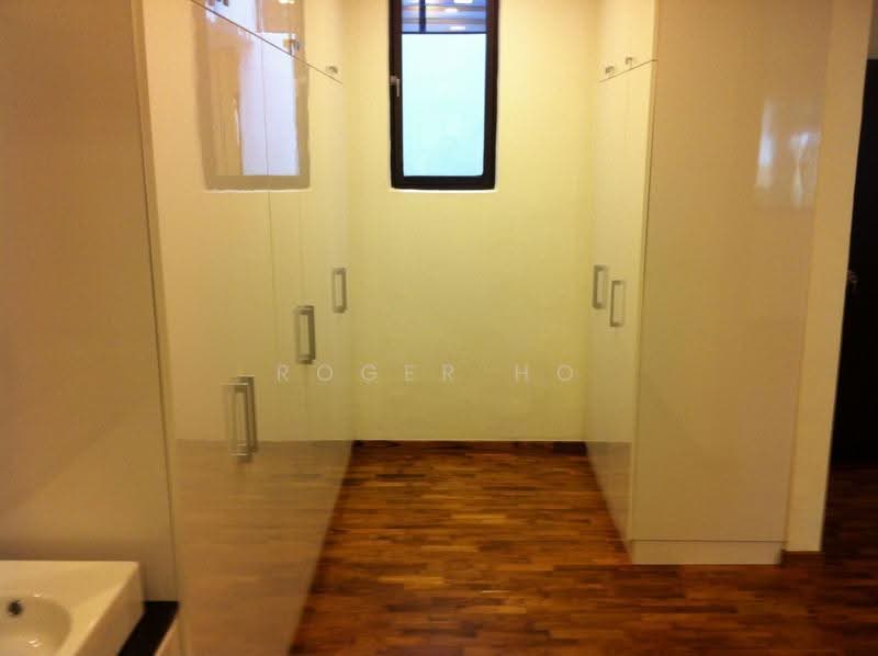 Master Walk In Wardrobe