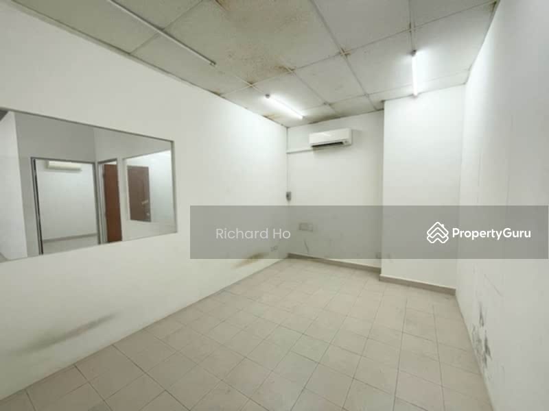 Paya Ubi Industrial Park, 51 Ubi Avenue 1, 1,369 sqft, Light Industrial (B1) For Rent, by Richard Ho, 5744813 - Room 1 - CommercialGuru.com.sg