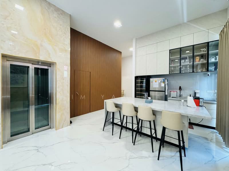 Very New Semi-D with Lift, huge for multi-generations, Serangoon Garden Estate - call 8130 3636 to view!, 8 Bedrooms, 9,700 sqft, Semi-Detached House For Sale, by Kim Yan 金燕, 60000937 - PropertyGuru.com.sg