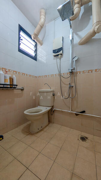 711 Yishun Avenue 5, 711 Yishun Avenue 5, 2 Bedrooms, 764 sqft, HDB Flat For Sale, by Faizal Rahim, 60002082 - Bathroom - PropertyGuru.com.sg