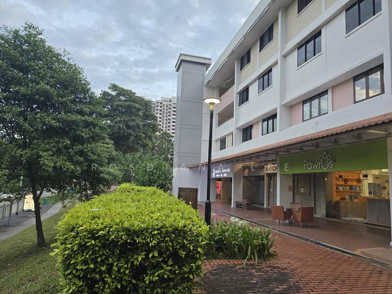 352 Clementi Avenue 2, Clementi avenue 2, 1,614 sqft, Shop / Shophouse For Sale, by Rosdiana Lee, 60002175 - Exterior - CommercialGuru.com.sg