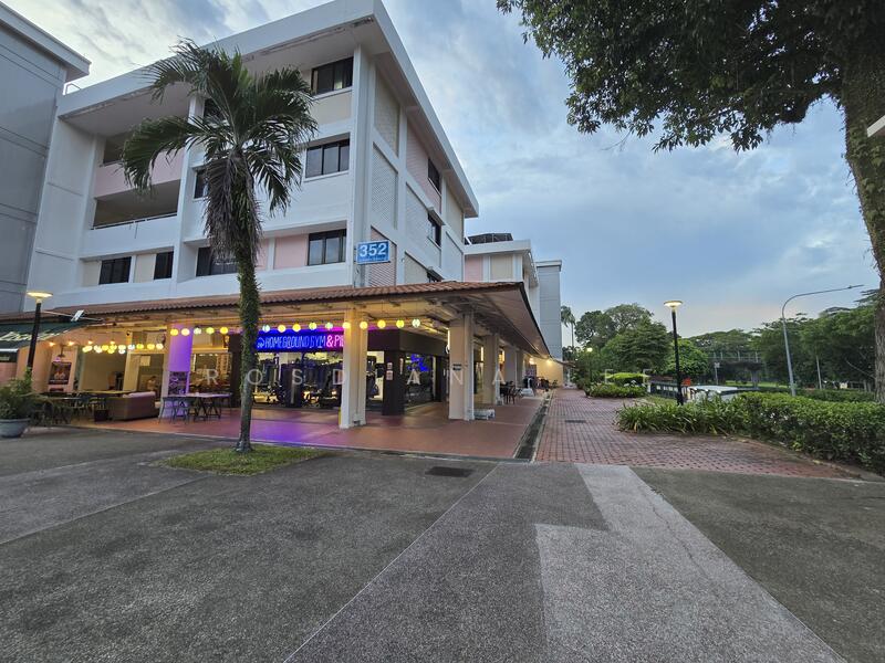 352 Clementi Avenue 2, Clementi avenue 2, 1,614 sqft, Shop / Shophouse For Sale, by Rosdiana Lee, 60002175 - Exterior - CommercialGuru.com.sg