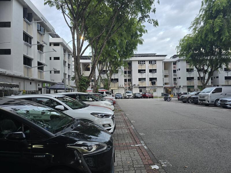 352 Clementi Avenue 2, Clementi avenue 2, 1,614 sqft, Shop / Shophouse For Sale, by Rosdiana Lee, 60002175 - Car Park - CommercialGuru.com.sg