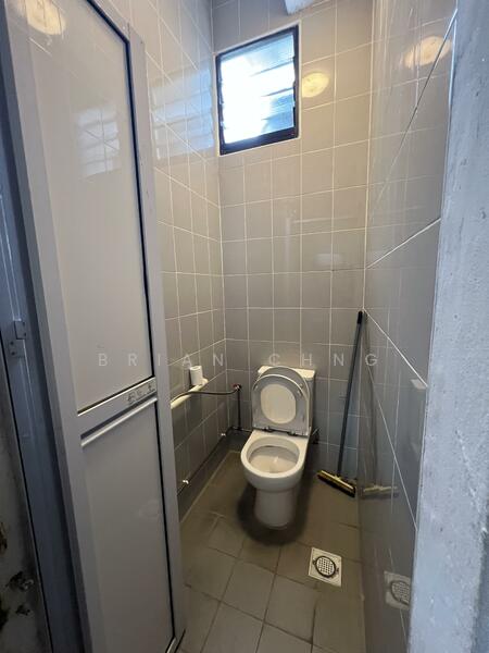 Ang Mio Kio Central, , 400 sqft, Shop / Shophouse For Rent, by Brian Chng, 60002558 - Bathroom - CommercialGuru.com.sg