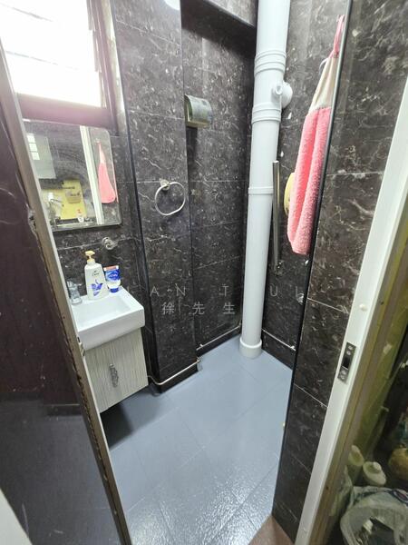 For Rent - 2 Beach Road
