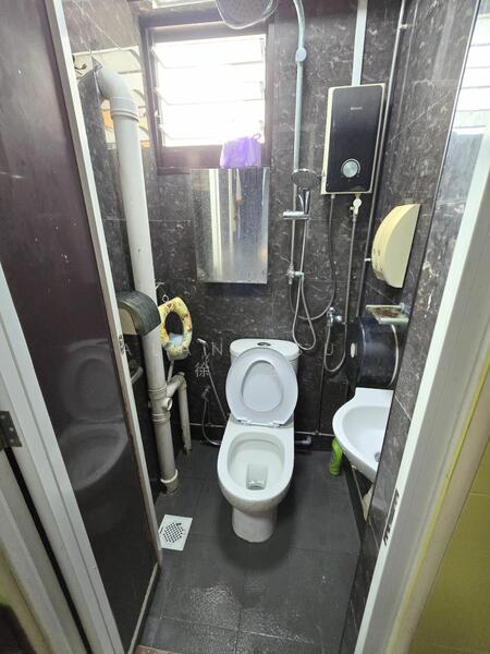 For Rent - 2 Beach Road