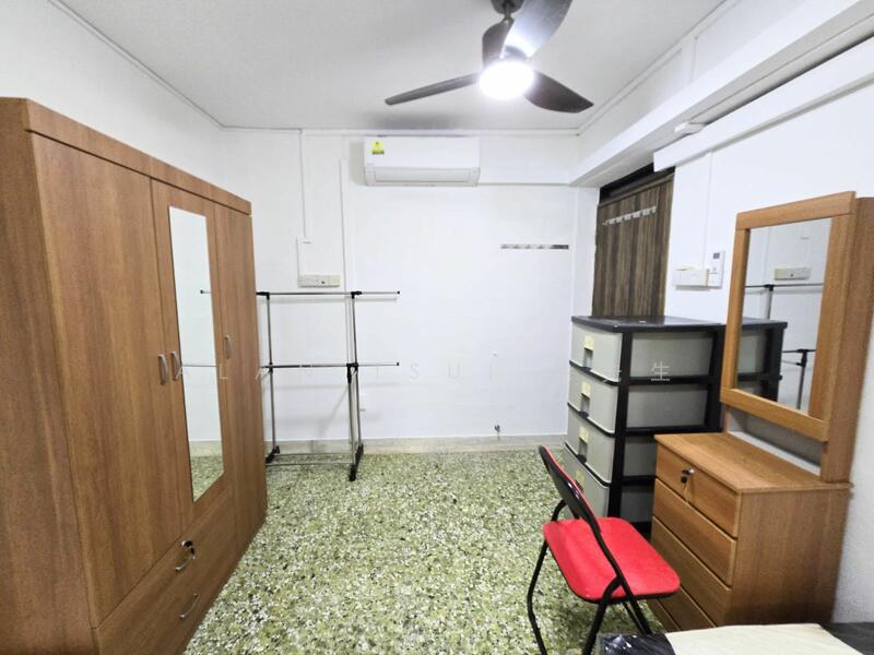 For Rent - 2 Beach Road