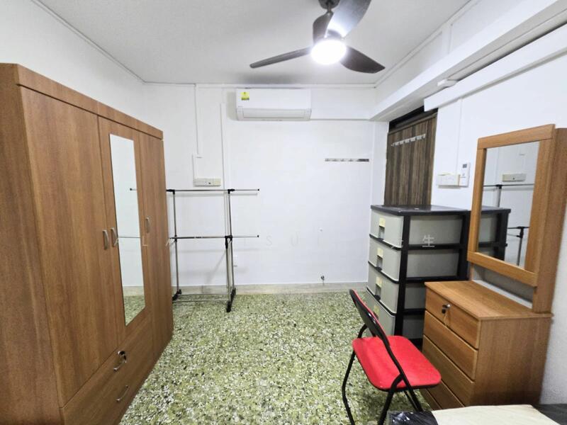 For Rent - 2 Beach Road