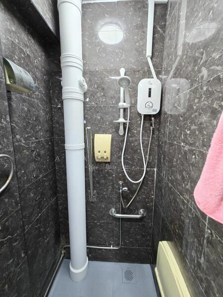 For Rent - 2 Beach Road