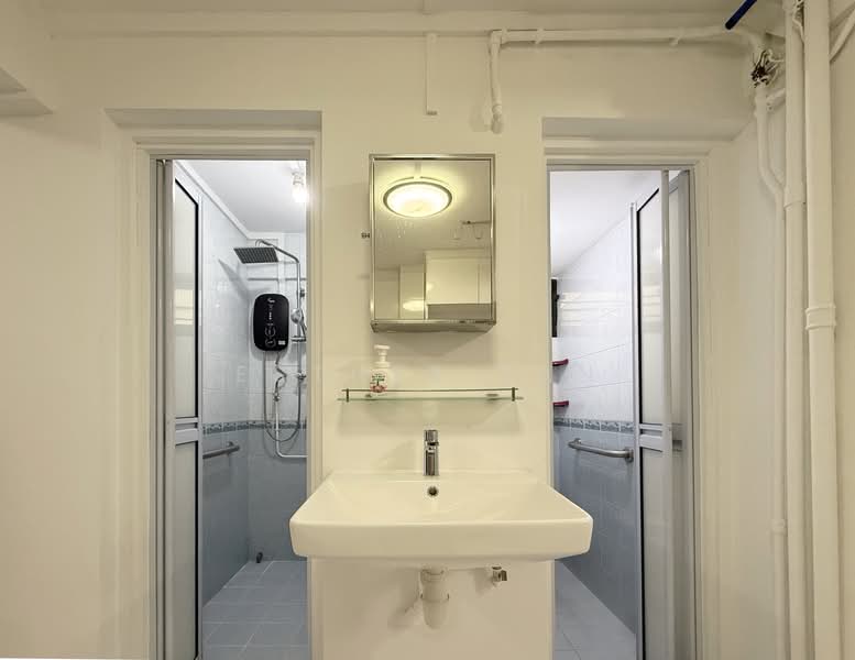 53 Sims Place, 53 Sims Place, 3 Bedrooms, 700 sqft, HDB Flat For Rent, by Esther Tan, 60002960 - Bathroom - PropertyGuru.com.sg