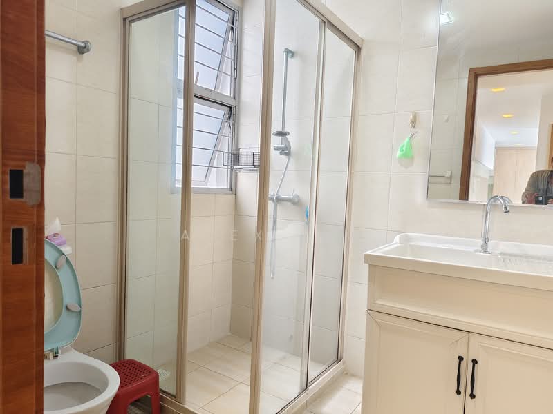 The Lakeshore, 33 Jurong West Street 41, 3 Bedrooms, 1,119 sqft, Condominium For Rent, by Alex Lim, 60002966 - Bathroom - PropertyGuru.com.sg
