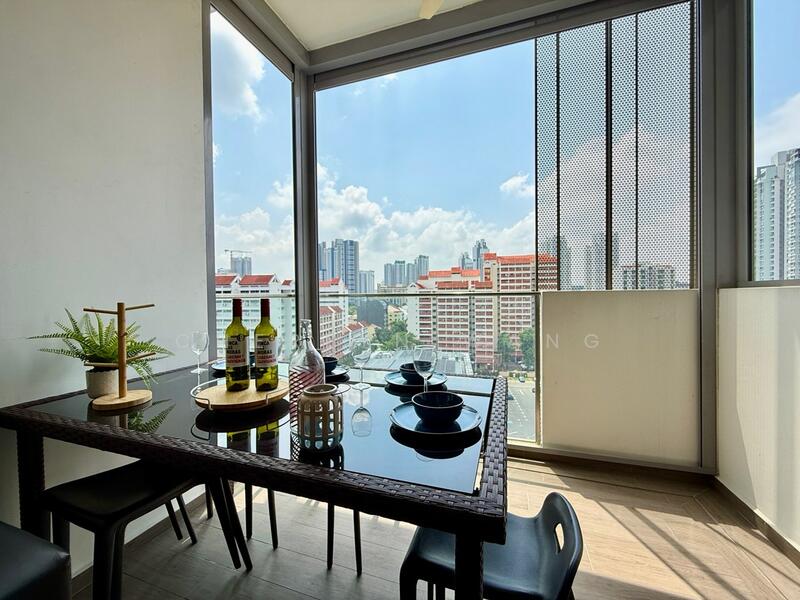 Dining/Balcony