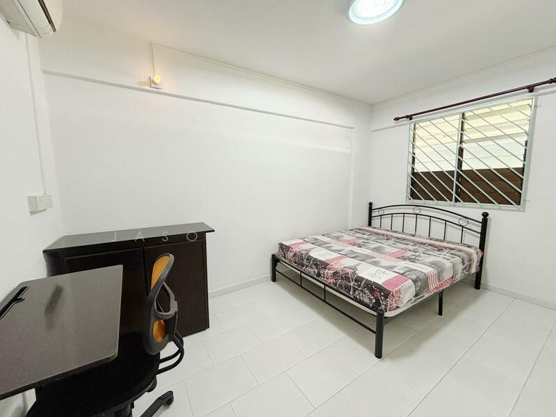 135 Yishun Street 11, 135 Yishun Street 11, 2 Bedrooms, 721 sqft, HDB Flat For Rent, by Jason Liew 俊明, 60003168 - Bedroom - PropertyGuru.com.sg