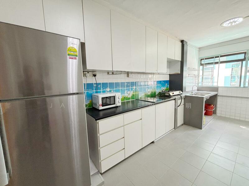 135 Yishun Street 11, 135 Yishun Street 11, 2 Bedrooms, 721 sqft, HDB Flat For Rent, by Jason Liew 俊明, 60003168 - Kitchen - PropertyGuru.com.sg