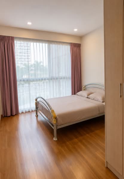 Waterview, 89 Tampines Avenue 1, 2 Bedrooms, 786 sqft, Condominium For Sale, by Eileen Leong, 60003223 - Master Bedroom - PropertyGuru.com.sg