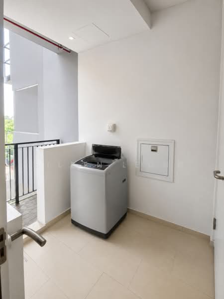 Waterview, 89 Tampines Avenue 1, 2 Bedrooms, 786 sqft, Condominium For Sale, by Eileen Leong, 60003223 - Balcony - PropertyGuru.com.sg