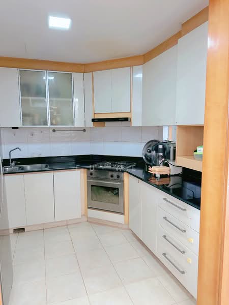 Lilydale, 556 Yishun Ave 6, 3 Bedrooms, 1,227 sqft, Condominium For Rent, by Fu Wei, 60003415 - Kitchen - PropertyGuru.com.sg