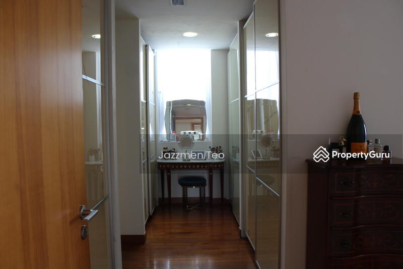 walk in wardrobe 