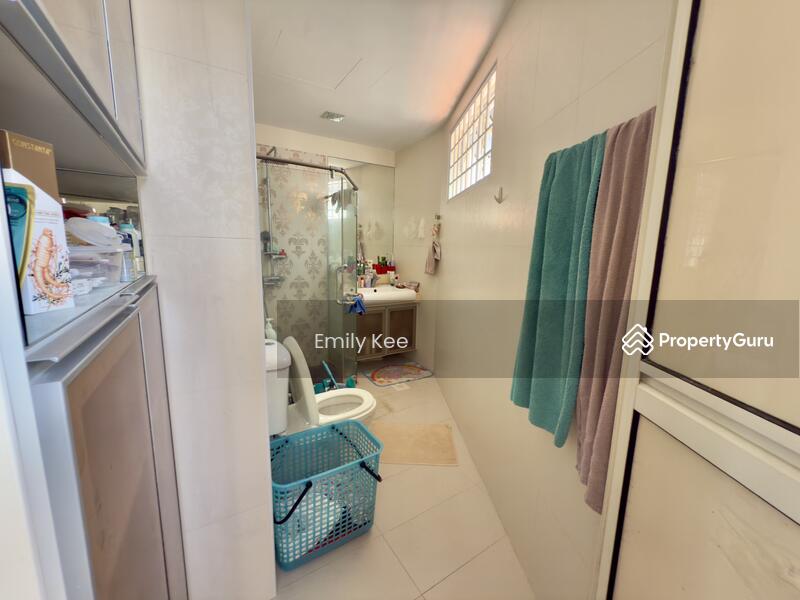 Master en-suite bath