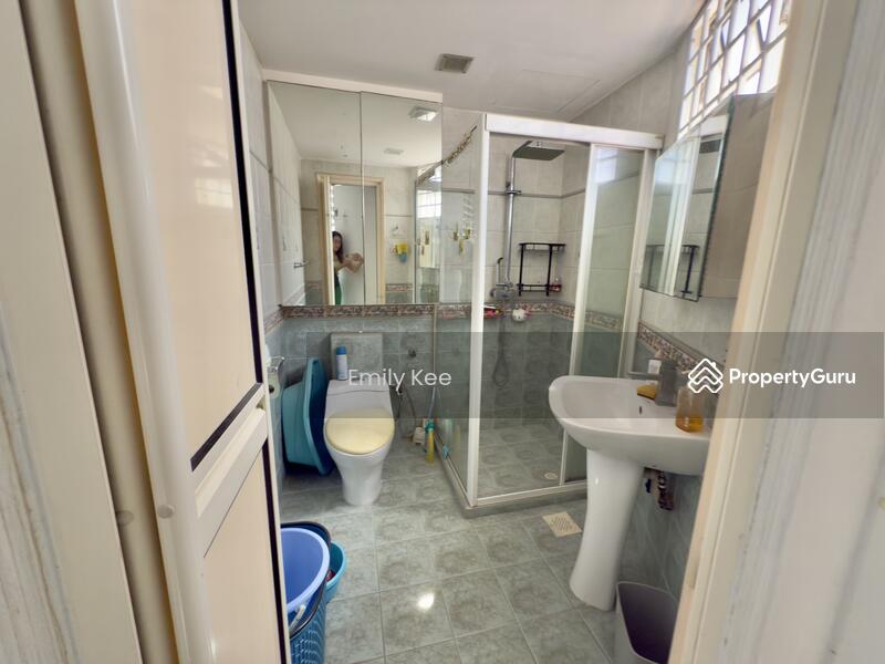 Junior master en-suite bath