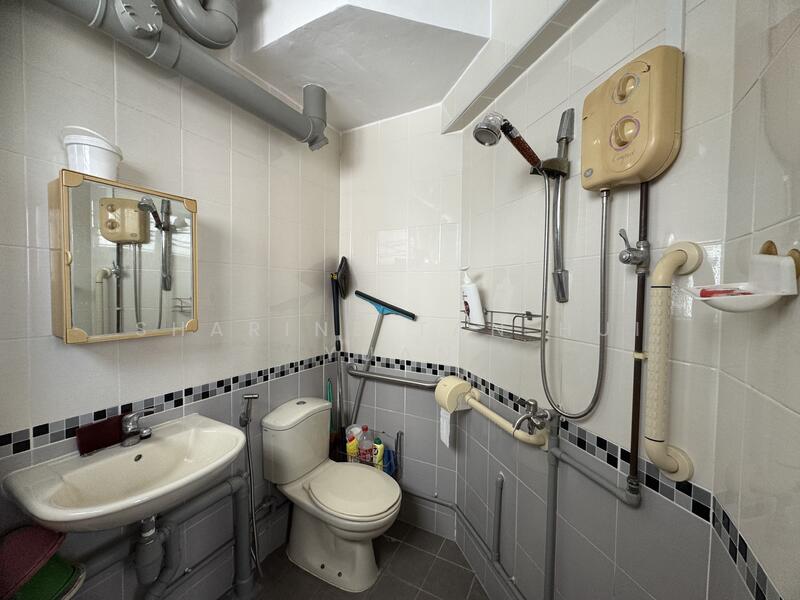 545 Jurong West Street 42, 545 Jurong West Street 42, Room Rental, 100 sqft, HDB Flat For Rent, by Sharine Tan Hui Yuan, 60003475 - Bathroom - PropertyGuru.com.sg