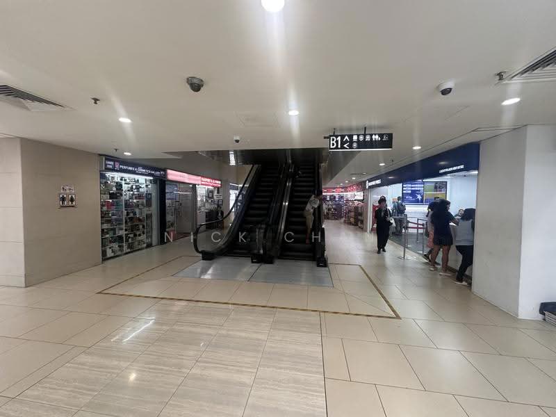 Lucky Plaza, 304 Orchard Road, Orchard / River Valley, 548 sqft, Mall Shop For Sale, by Nick Chan, 60003613 - Corridor - CommercialGuru.com.sg