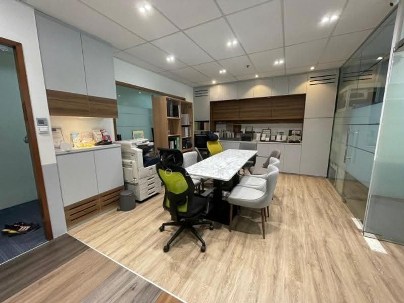 Wcega Tower, 21 Bukit Batok Crescent, Dairy Farm / Bukit Panjang / Choa Chu Kang, 1,184 sqft, Light Industrial (B1) For Sale, by Joe Ng, 60003702 - CommercialGuru.com.sg