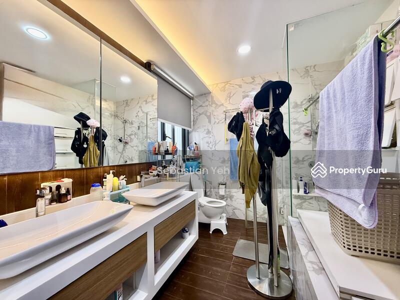 Master Bedroom Bathroom
