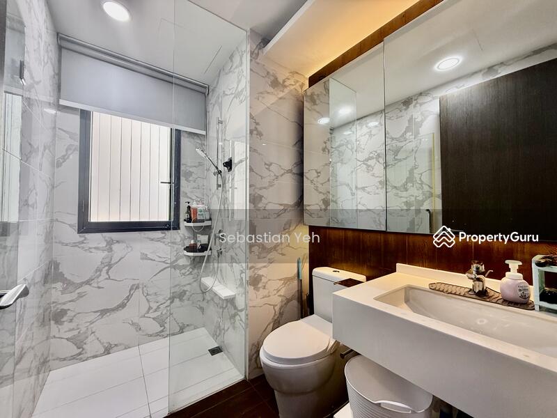Common Bathroom (Level 2)