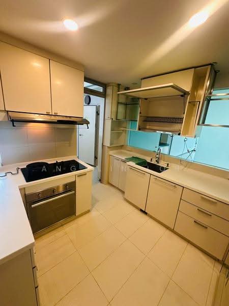 Hillview Regency, 26 Bukit Batok East Avenue 2, Dairy Farm / Bukit Panjang / Choa Chu Kang, 3 Bedrooms, 1,119 sqft, Condominium For Rent, by Angelin Loh, 60003879 - PropertyGuru.com.sg
