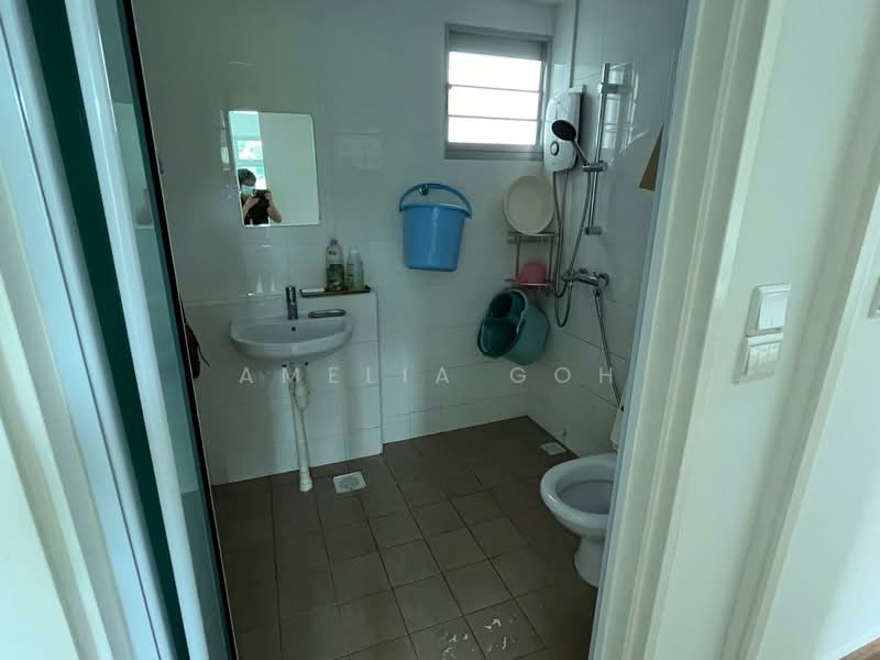 70B Telok Blangah Heights, 70B Telok Blangah Heights, 2 Bedrooms, 900 sqft, HDB Flat For Rent, by Amelia Goh, 60003910 - Bathroom - PropertyGuru.com.sg