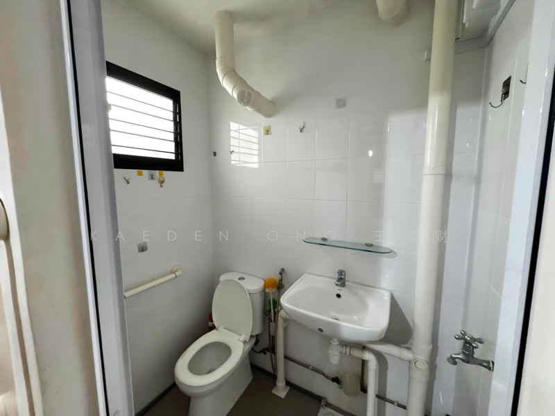 For Sale - 585 Ang Mo Kio Avenue 3