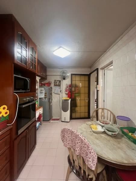 458 Ang Mo Kio Avenue 10 HDB Flat For Sale at S$ 749,000 | PropertyGuru Singapore - Kitchen