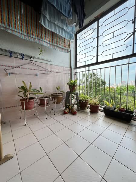 458 Ang Mo Kio Avenue 10 HDB Flat For Sale at S$ 749,000 | PropertyGuru Singapore - Balcony