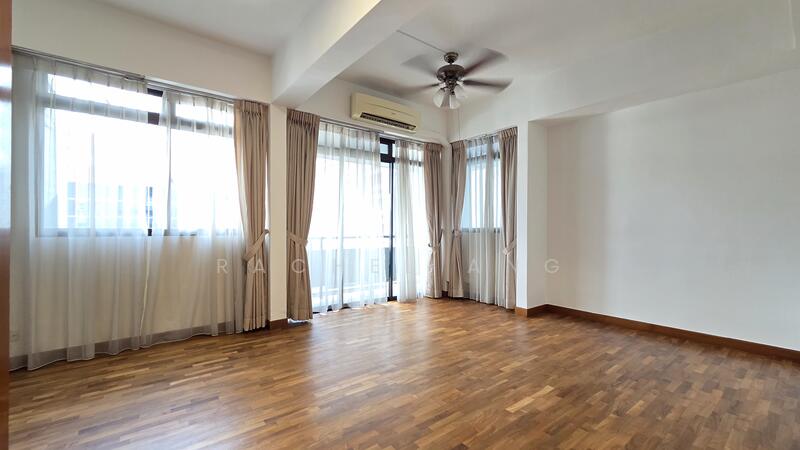 Master bedroom (Upp level)