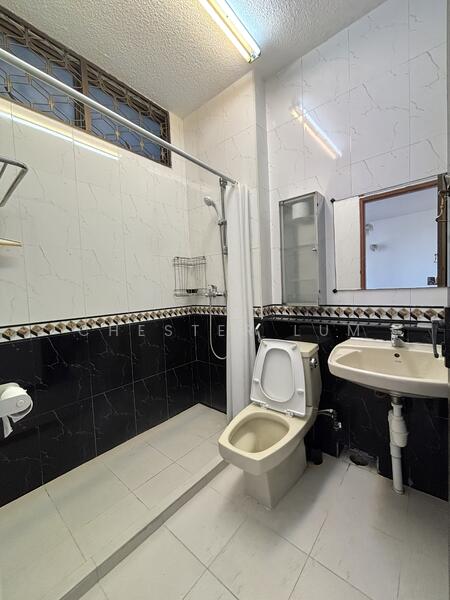 Sunrise Villa, 1 Sunrise Drive, 4 Bedrooms, 2,160 sqft, Terraced House For Rent, by Chester Lum, 60004471 - Bathroom - PropertyGuru.com.sg