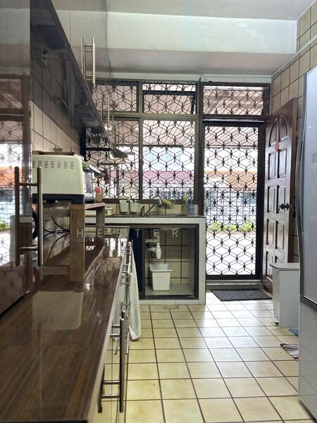 Sunrise Villa, 1 Sunrise Drive, 4 Bedrooms, 2,160 sqft, Terraced House For Rent, by Chester Lum, 60004471 - Dry Kitchen - PropertyGuru.com.sg