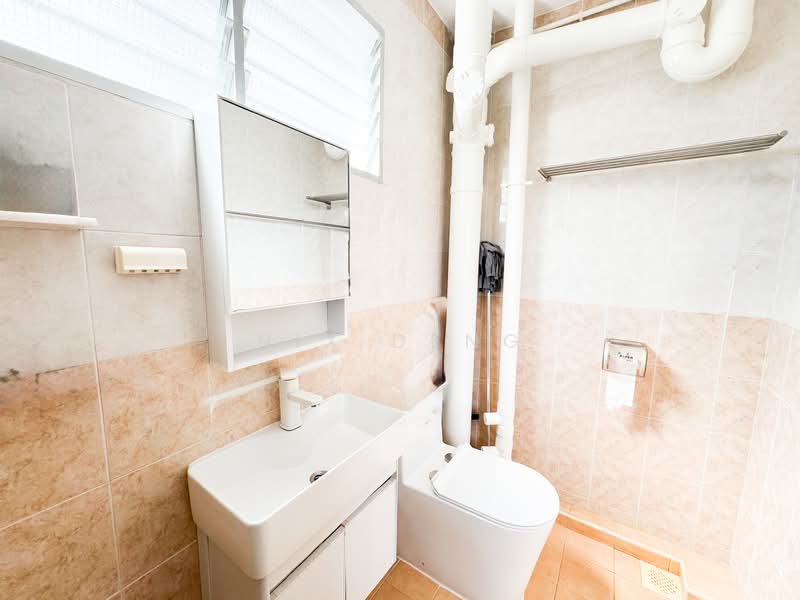 358 Bukit Batok Street 31, 358 Bukit Batok Street 31, Room Rental, 250 sqft, HDB Flat For Rent, by Nix Deng, 60004508 - Bathroom - PropertyGuru.com.sg