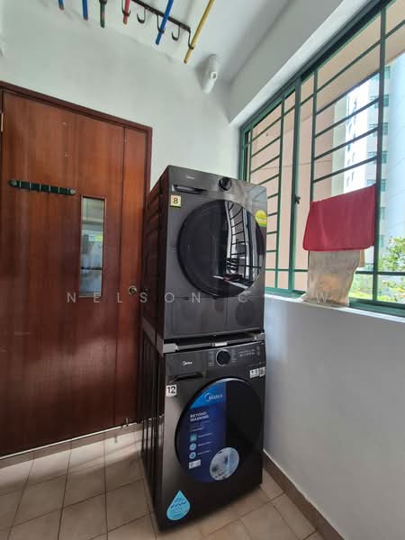 Summerdale, 2 Boon Lay Drive, Room Rental, 150 sqft, Condominium For Rent, by Nelson Chew, 60004634 - Yard - PropertyGuru.com.sg