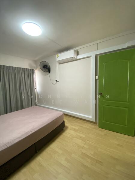 406 Hougang Avenue 10 HDB Flat For Sale at S$ 680,000 | PropertyGuru Singapore - Bedroom