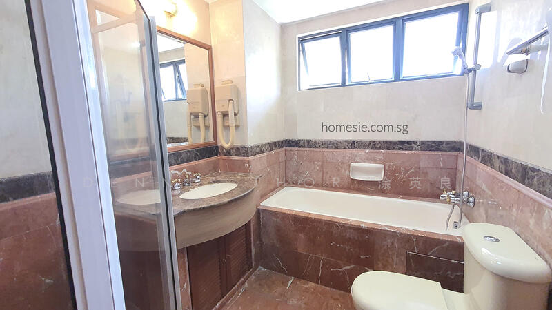 Westcove Condo, 12 West Coast Crescent, 3 Bedrooms, 1,098 sqft, Condominium For Rent, by Dennis Thor 涂英良, 60004837 - Master Bathroom with Bathtub - PropertyGuru.com.sg