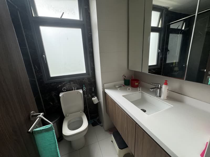 Marina One Residences Condominium For Sale at S$ 1,550,000 | PropertyGuru Singapore - Bathroom