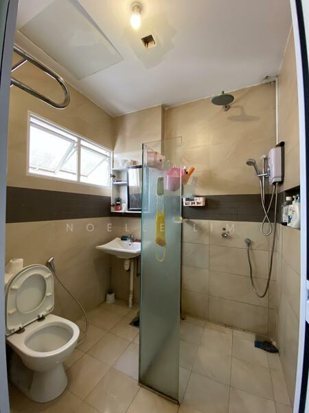 10C Kim Keat Road, Balestier / Toa Payoh, 5 Bedrooms, 1,300 sqft, Apartment For Sale, by Noelle Lim, 60005130 - Bathroom - PropertyGuru.com.sg
